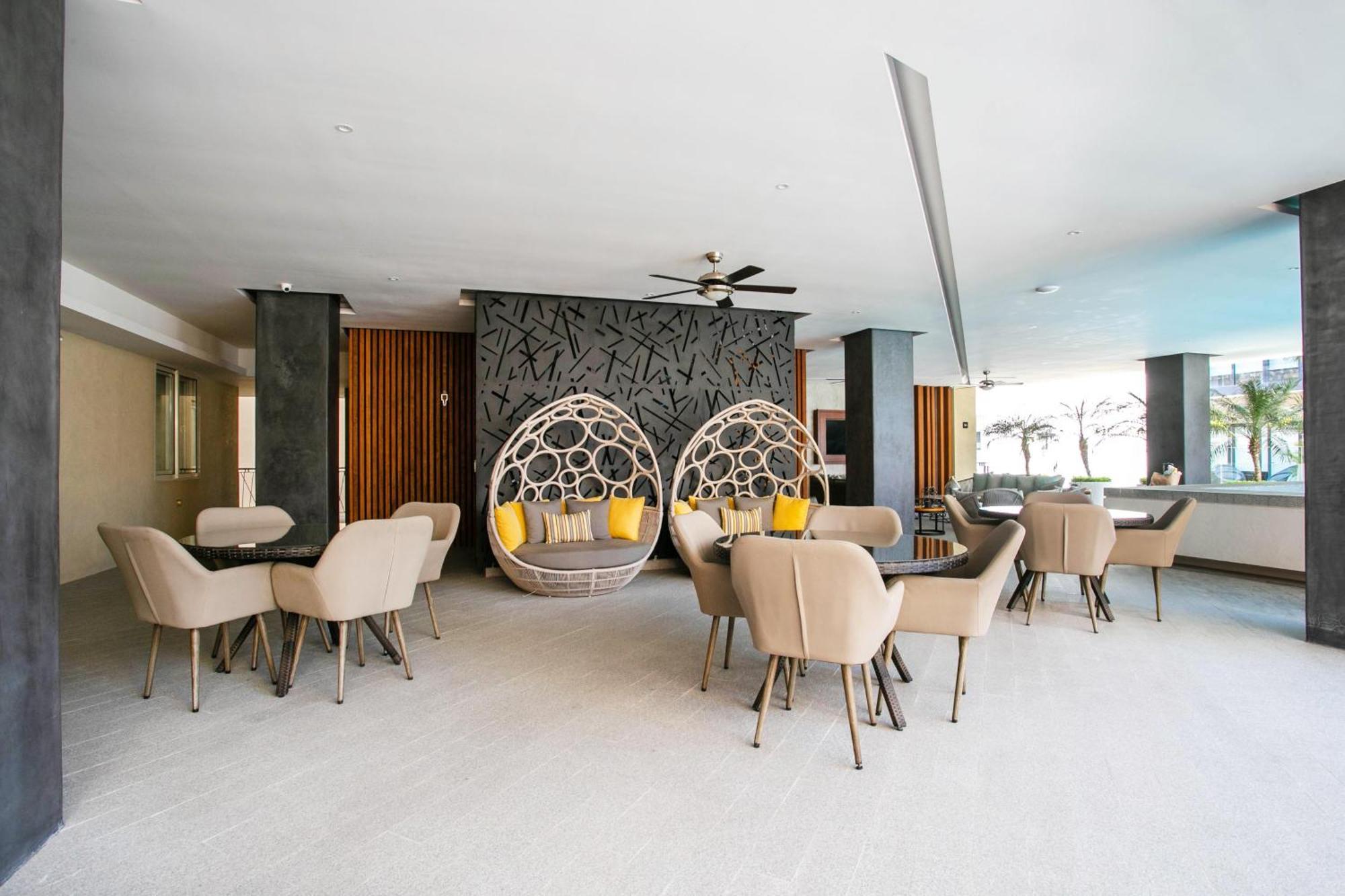 Walk To Everything, Modern With 2 Bathrooms, Pool, Gym, Bbq Сasa de vacaciones