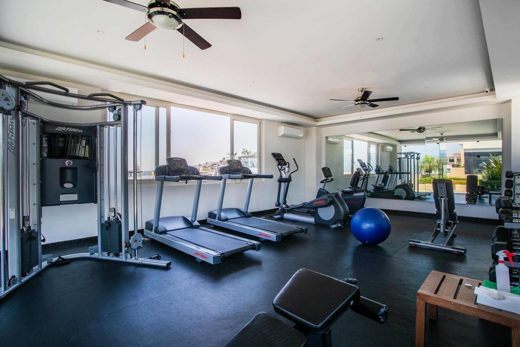 Walk To Everything, Modern With 2 Bathrooms, Pool, Gym, Bbq Сasa de vacaciones