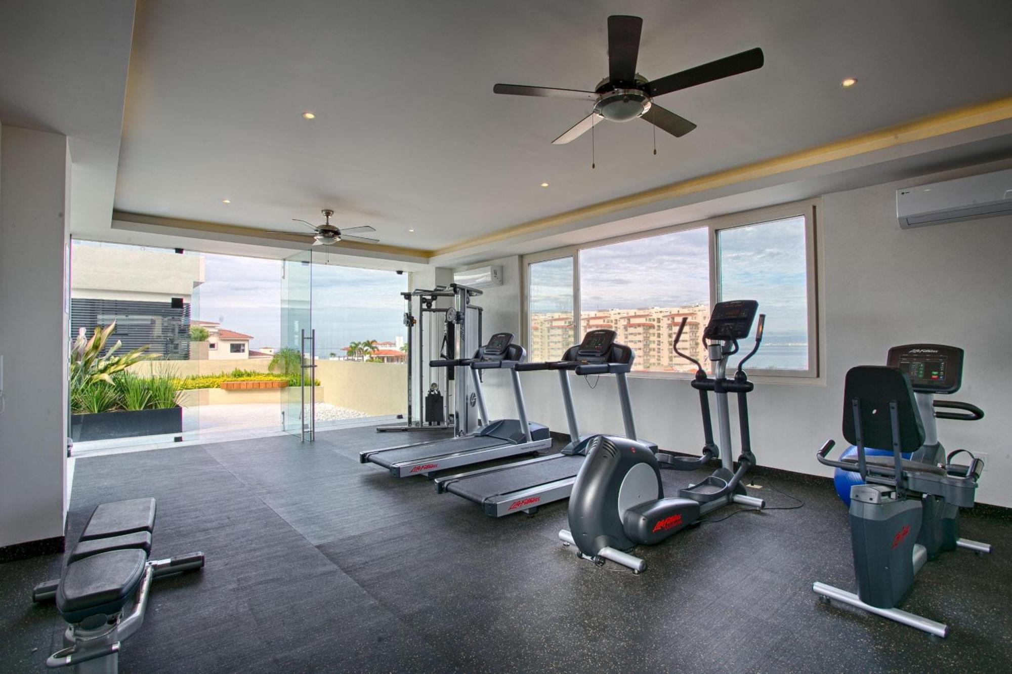 Walk To Everything, Modern With 2 Bathrooms, Pool, Gym, Bbq Сasa de vacaciones *