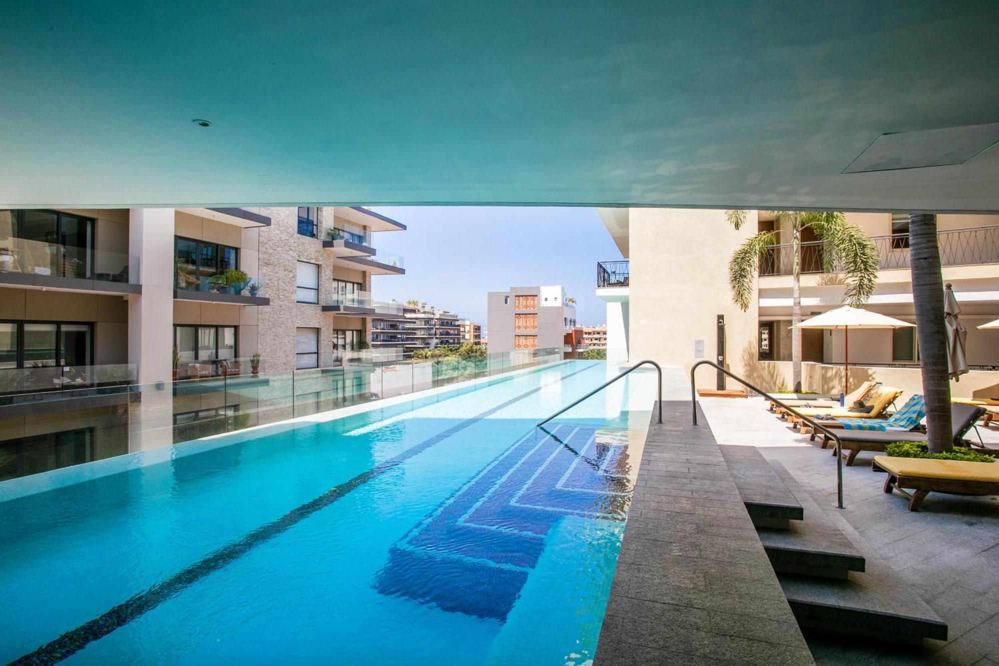 Walk To Everything, Modern With 2 Bathrooms, Pool, Gym, Bbq * Puerto Vallarta